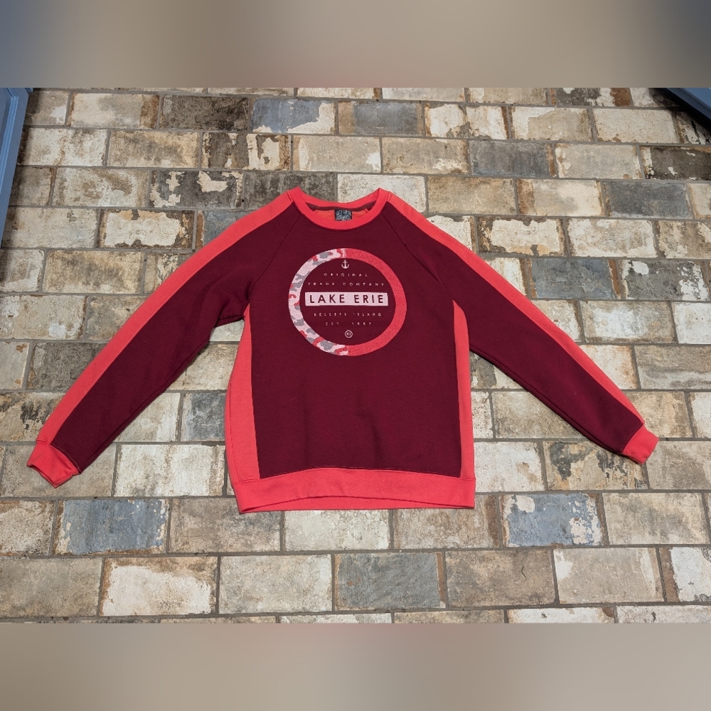The Lake Erie Salt Creek Women's Small Crewneck Sweatshirt is a cozy and stylish